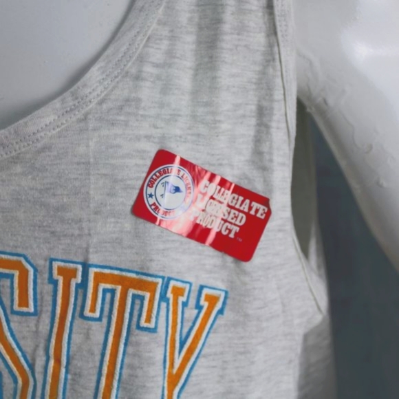 Michigan Wolverines Tank Top - Puffer Graphic with School Crest - Mens XL (NWT) - Picture 3 of 8